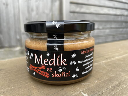 Medík se skořicí 250g